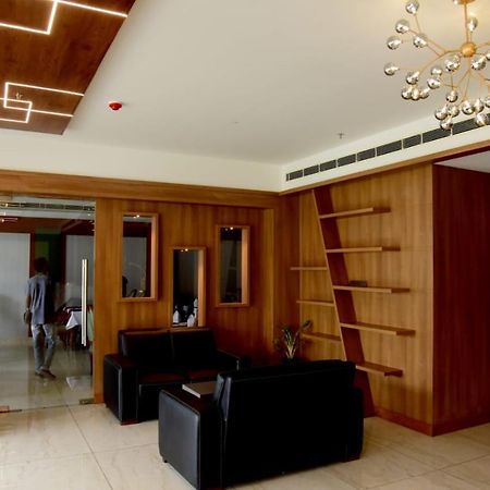 Hotel Emerald Palace Kottiyam Екстериор снимка