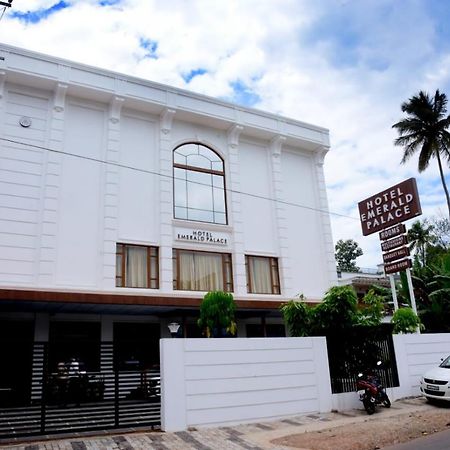 Hotel Emerald Palace Kottiyam Екстериор снимка