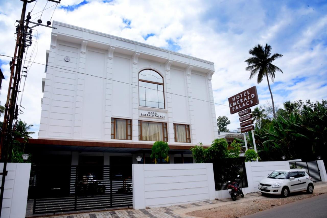 Hotel Emerald Palace Kottiyam Екстериор снимка