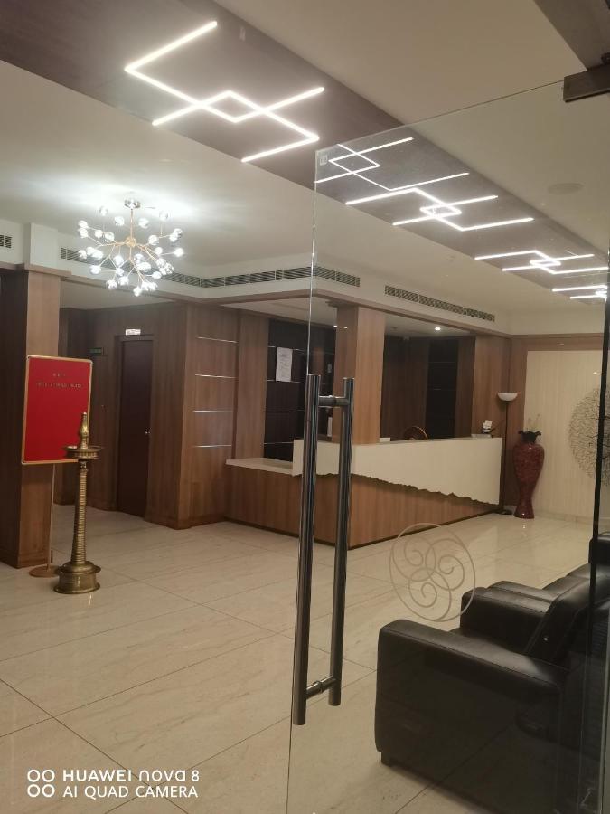 Hotel Emerald Palace Kottiyam Екстериор снимка